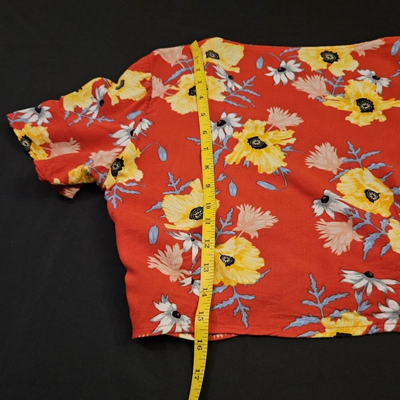 💵3/$20 Divided H&M Floral short-sleeved Crop Top Belly Shirt - Picture 6 of 13